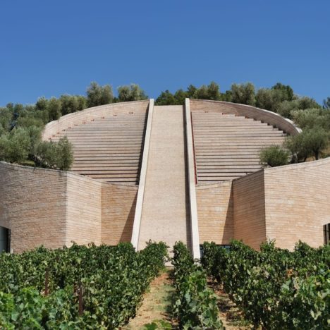 Castello di Ama il perfetto connubio tra arte e vino