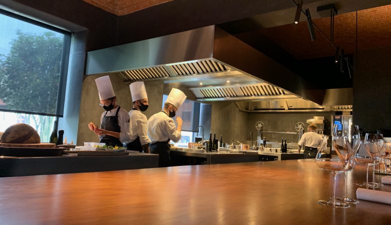 Veduta della cucina all'opera
