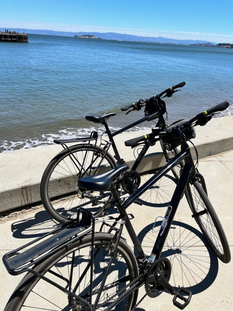 Le due bici che ci hanno accompagnato, sullo sfondo Alcatraz
