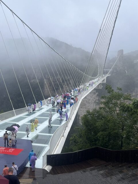 vista dell'immenso glass bridge